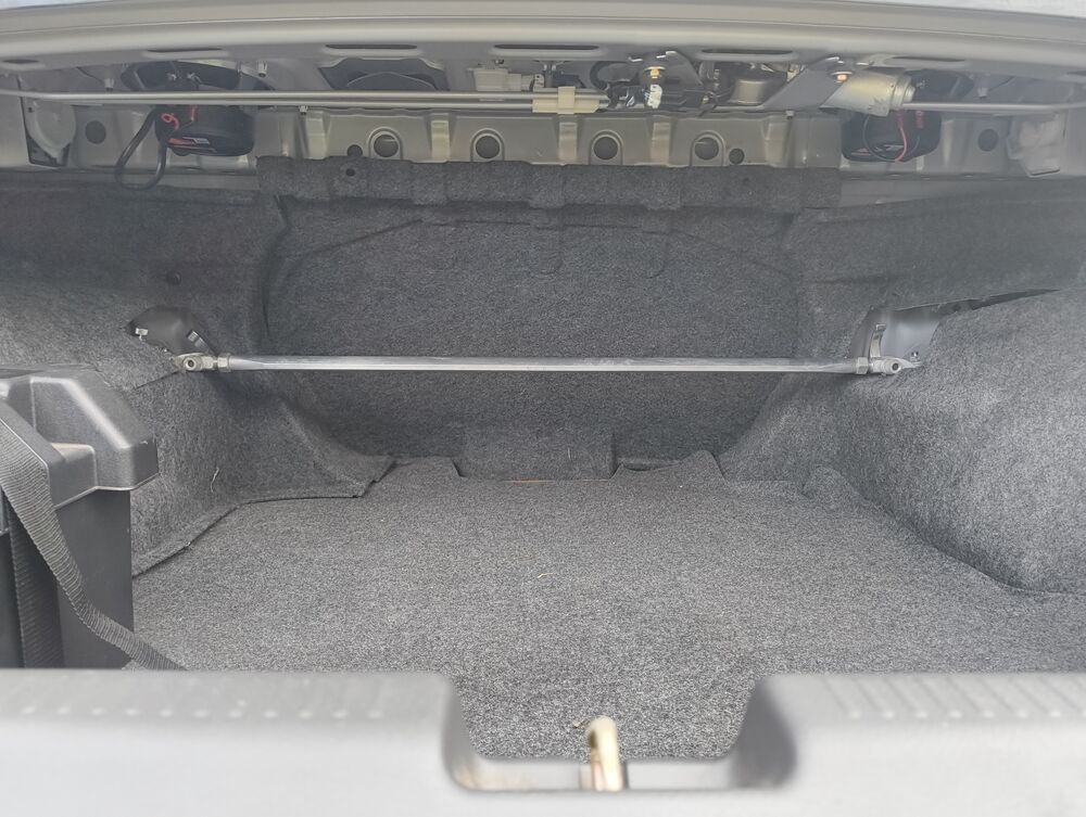Rear shelf and strut tower brace from above