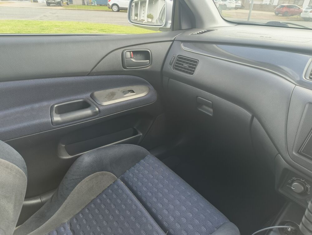 Passenger door card and dash — door card trim and lower dash condition